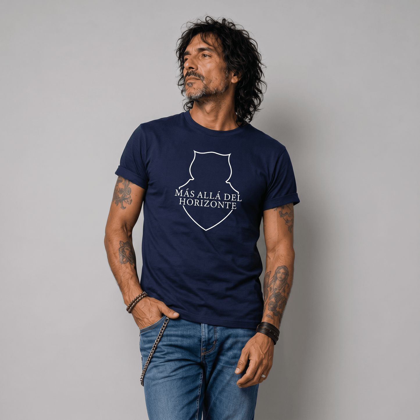 Polera U. de Chile (AZUL) - MÁS ALLÁ DEL HORIZONTE - Poleras de la U