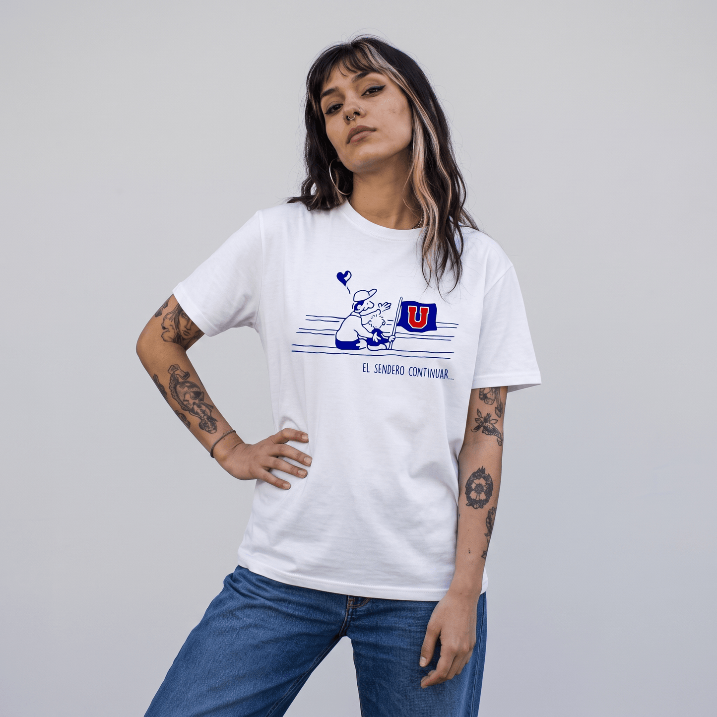 Polera U. de Chile (BLANCA) - EL SENDERO CONTINUAR - Poleras de la U